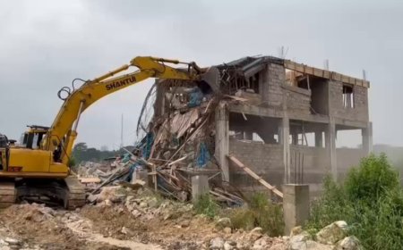 L’heure des bulldozers a sonné : Les constructions anarchiques tombent une à une à la baie de Ngaliema