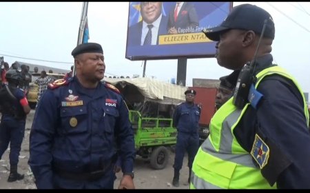 Kinshasa : le commissaire divisionnaire Israël Kantu évacue des véhicules abandonnés pour désengorger le boulevard Lumumba