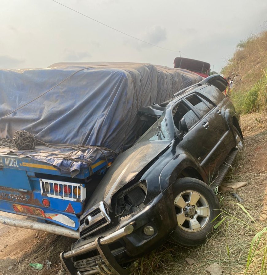Kongo Central : 4 morts dans une collision entre un poids lourd et une jeep revenant d'un enterrement  