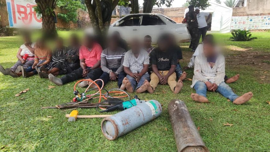 Beni : un groupe de présumés bandits armés arrêté à Beni et présenté au gouverneur du Nord-Kivu