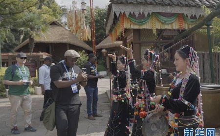 Au cœur de Kunming : les journalistes du Sud global plongent dans la diversité culturelle de Yunnan Nationalities Village