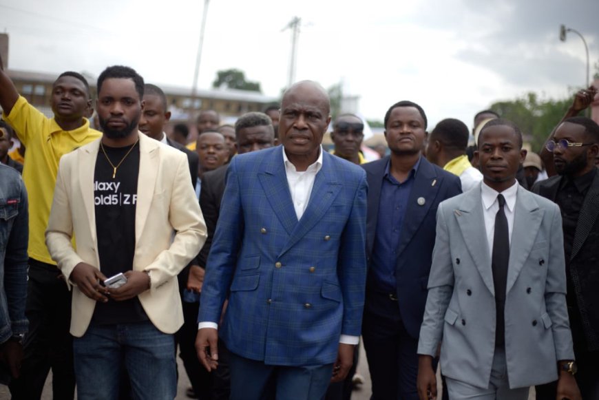 Kinshasa : conférence-débat interdite en salle, Martin Fayulu la tient en plein air