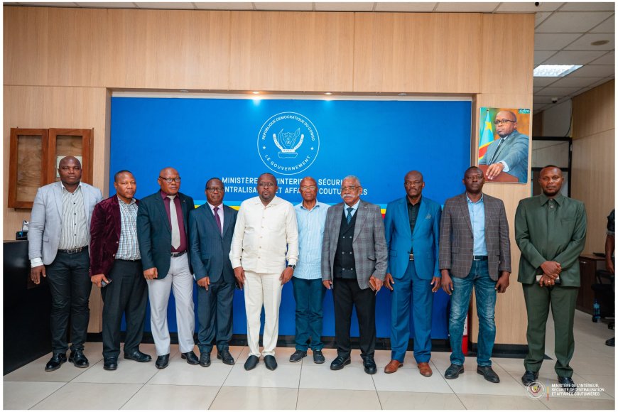 Assassinat du professeur Matthieu Abata : l'APUKIN suspend son sit-in après des garanties sécuritaires du VPM de l'Intérieur