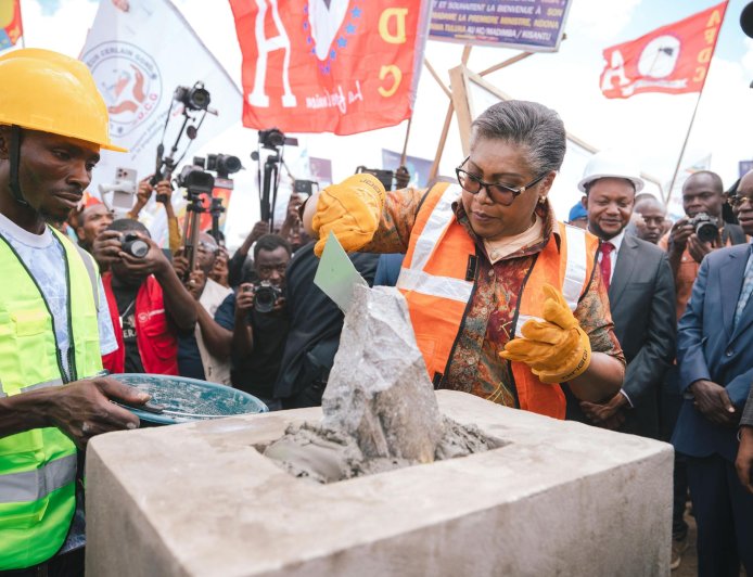 Kongo central : Judith Suminwa lance les travaux des Cliniques universitaires de l’Université Kongo, un projet à 9,2 millions USD