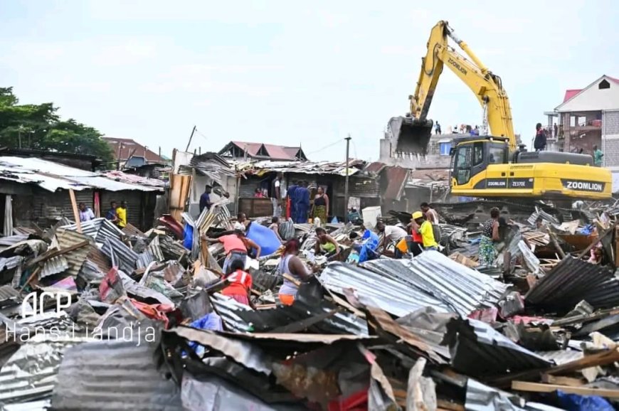 Kinshasa : mécontents de la démolition de leur site, les habitants de Pakadjuma incendient un poste de police