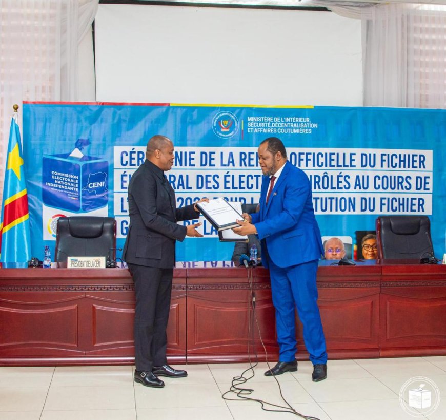 Identification de la population : la CENI remet son fichier électoral à l'ONIP pour poser les bases d'un État moderne
