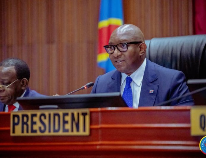 Changement ou révision de la constitution : le bureau du Sénat désavoue Bahati Lukwebo et réaffirme son soutien à Félix Tshisekedi