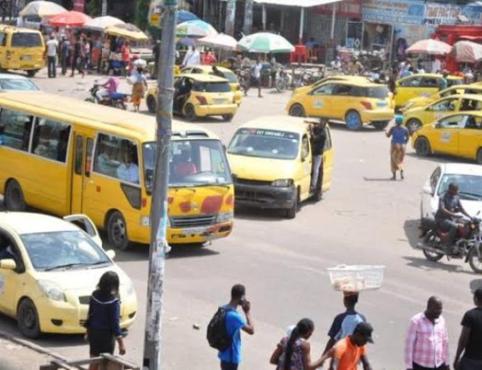 Kinshasa : les véhicules de transport avec chauffeur bientôt soumis à la géolocalisation et à une carte professionnelle