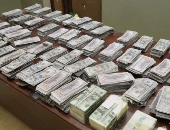 Saisie de 1,9 million $ à l’aéroport de N’Djili : le ministre de la Justice ordonne une enquête et met les fonds sous scellés