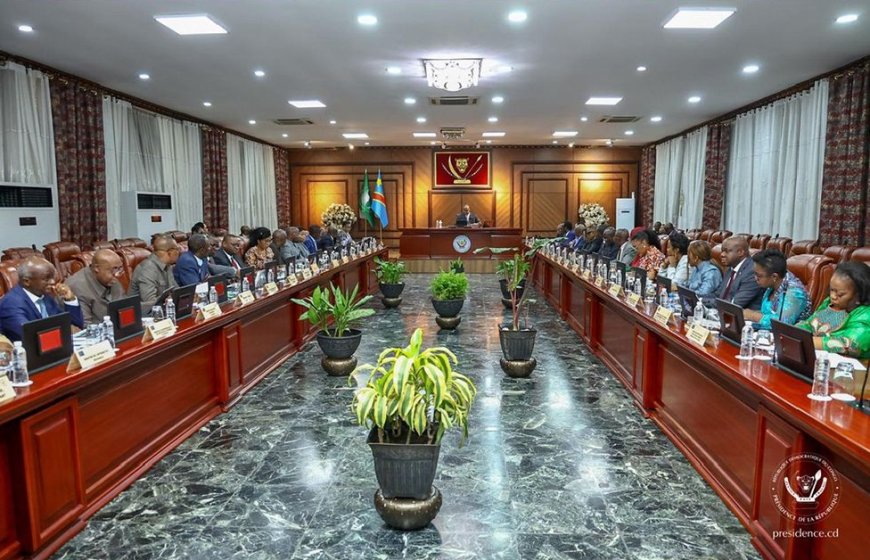 Un pays avec la plus grande concentration de pauvreté extrême ne se plaint pas de voir ses dirigeants vivre la viva loca ?