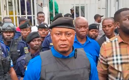 Insécurité à Kinshasa : le sénateur Gérard Mulumba dénonce l’incompétence du commandant de la Police