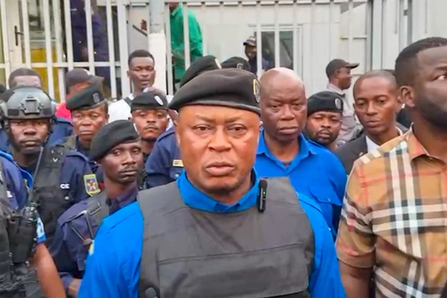 Insécurité à Kinshasa : le sénateur Gérard Mulumba dénonce l’incompétence du commandant de la Police