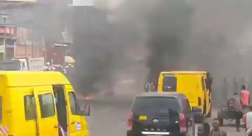 Manifestation à Masina contre un changement de la Constitution : des jeunes de l'ECIDé ont momentanément bloqué le boulevard Lumumba