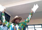 ‎RDC : le maire de Tshikapa suspendu par Jacquemain Shabani après avoir déchiré un exemplaire de la Constitution