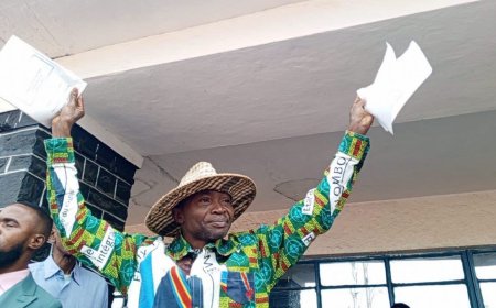 ‎RDC : le maire de Tshikapa suspendu par Jacquemain Shabani après avoir déchiré un exemplaire de la Constitution