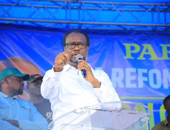 ‎" Nous avons un dossier en béton " : Delly Sesanga affirme que l'opposition approfondit sa plainte contre Félix Tshisekedi