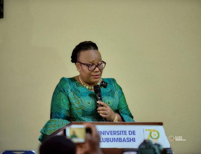 Colloque sur l'évaluation de la Constitution : la ministre Marie-Thérèse Sombo appelle à dépasser les polémiques " improductives " pour éclairer la nation