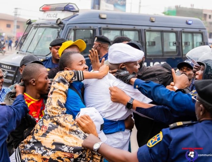 Incidents lors du sit-in de la C64 : le gouvernement congolais appelle les acteurs socio-politiques à la retenue et à la responsabilité