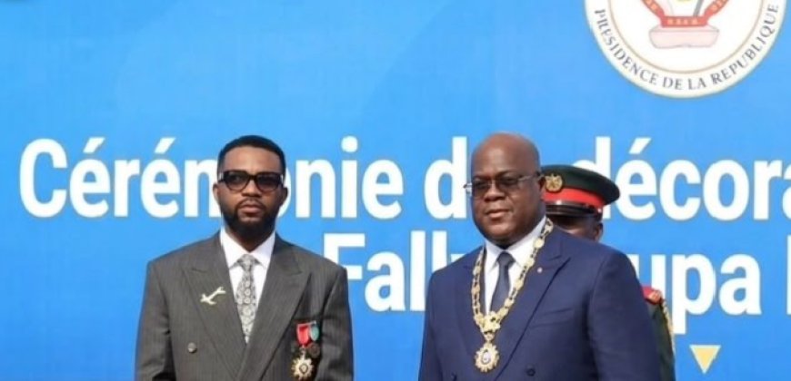 RDC : " L'aigle " Fally Ipupa reçoit de Félix Tshisekedi ses insignes de Chevalier dans l'Ordre national du Léopard lors d'une cérémonie solennelle