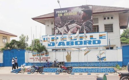 “Le Peuple d'abord” trahi : Tharcisse Loseke accuse Félix Tshisekedi d'avoir abandonné l'héritage d'Étienne Tshisekedi