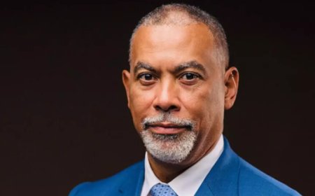 Remise du passeport à Olivier Kamitatu : "signal d'apaisement" ou goutte d'eau face aux exigences de l'opposition en faveur d'un dialogue national ?