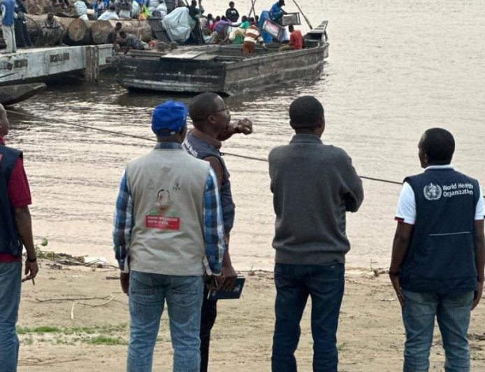 Kinshasa : le bateau transportant un cas de décès suspect d'Ebola arrivé au port de Maluku en provenance de Kisangani, les autorités sanitaires en alerte sur place