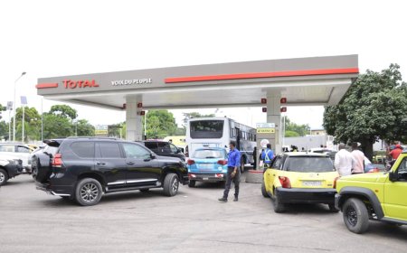 Files d'attente dans les stations-service : le gouvernement écarte toute pénurie de carburant et appelle au calme