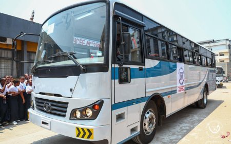 Éducation en RDC : Félix Tshisekedi concrétise sa promesse et dote le Lycée Monseigneur Shaumba de bus et d'ordinateurs