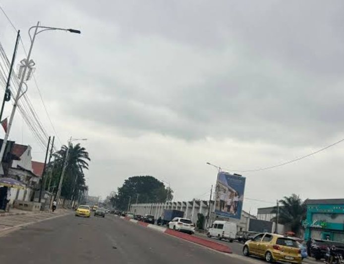 Kinshasa : l'Hôtel de ville interdit tout stationnement sur l’avenue Colonel Monjiba et aux abords des écoles