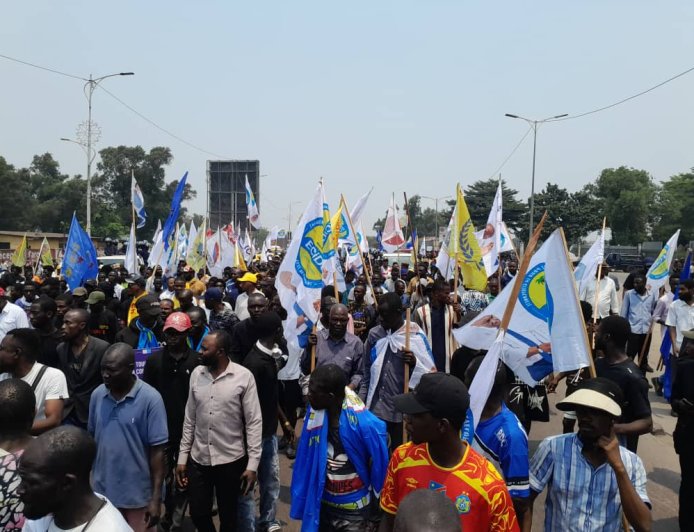 Kinshasa : la marche de l'opposition dispersée à Limete par des jeunes de l'UDPS-Tshisekedi, des interpellations signalées en provinces