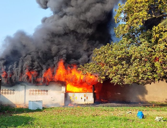 RDC : un violent incendie détruit des matériels de la CENI au Maï-Ndombe